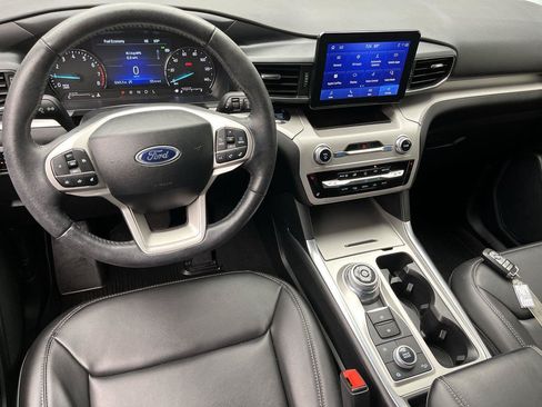 Used 2024 Ford Explorer XLT w/ Equipment Group 202A AWD/4WD image 19