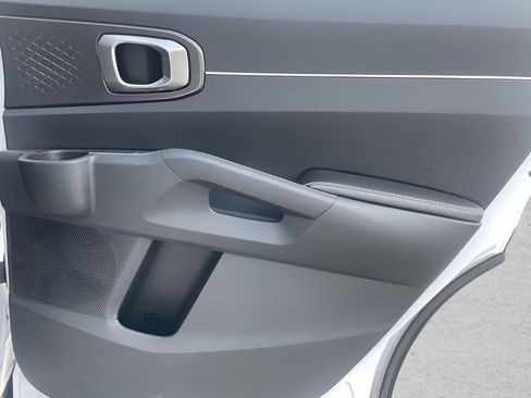 Used 2023 Kia Sorento S w/ Panoramic Sunroof Package FWD image 9