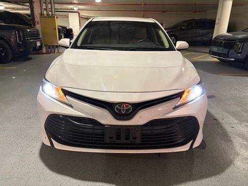 Used 2018 Toyota Camry LE image 2