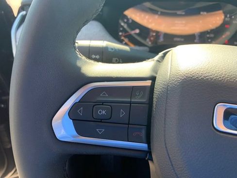 Used 2025 Jeep Compass Latitude w/ Sun & Sound Group AWD/4WD image 26