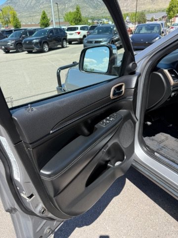 Used 2015 Jeep Grand Cherokee Limited AWD/4WD image 10