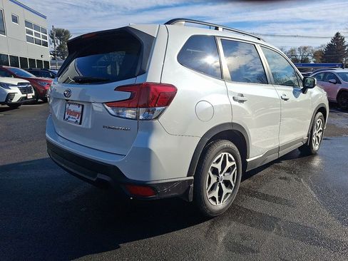 Used 2020 Subaru Forester Premium image 3