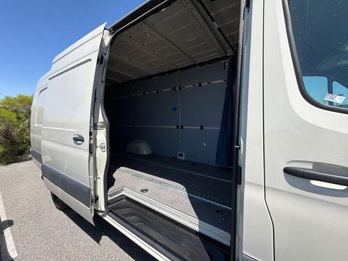Used 2024 Mercedes-Benz Sprinter 2500 image 7