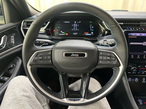 Used 2023 Jeep Grand Cherokee Trailhawk image 25