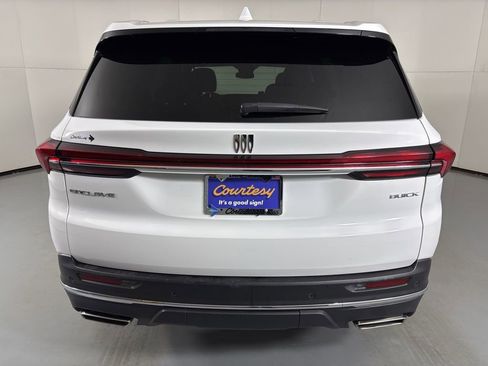 Used 2025 Buick Enclave Preferred image 7