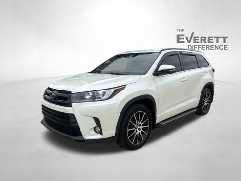 Used 2018 Toyota Highlander SE FWD image 3