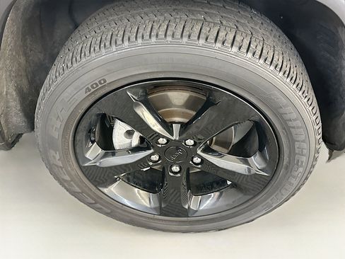 Used 2023 Jeep Grand Cherokee Altitude image 11