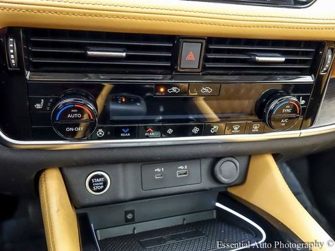 Used 2021 Nissan Rogue Platinum image 21