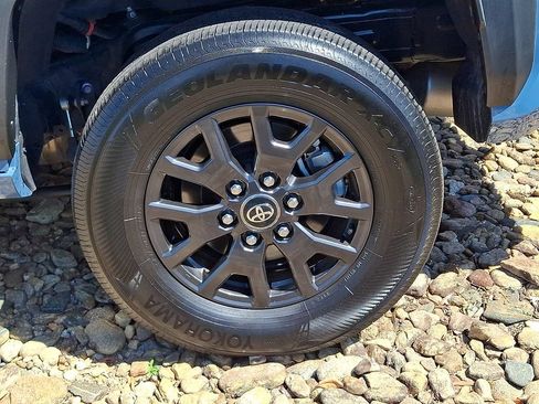 Used 2026 Toyota 4Runner SR5 AWD/4WD image 8