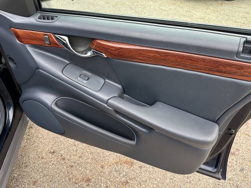 Used 2004 Cadillac De Ville FWD image 21