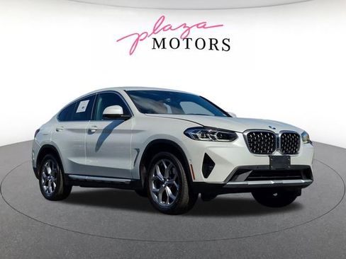 Certified 2025 BMW X4 xDrive30i AWD/4WD image 3