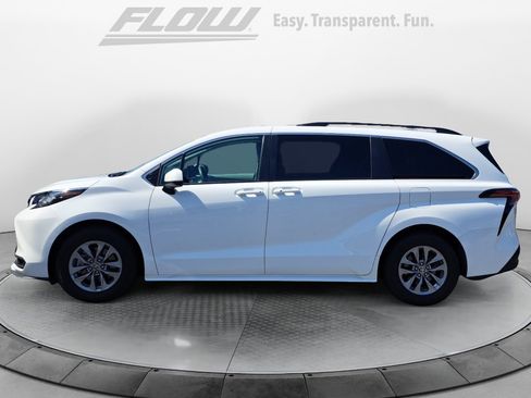 Used 2022 Toyota Sienna LE FWD image 5