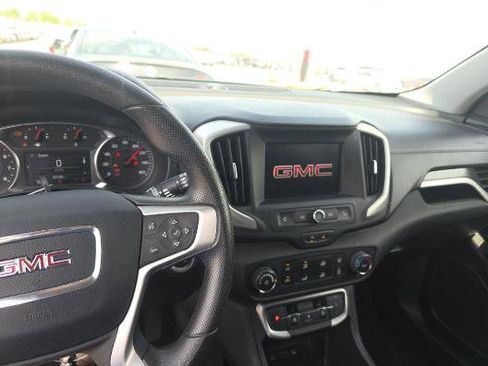 Used 2024 GMC Terrain SLE AWD/4WD image 10