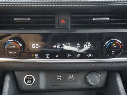 Used 2023 Nissan Rogue SV FWD image 12