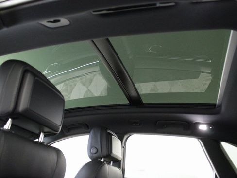 Certified 2026 Porsche Macan image 18