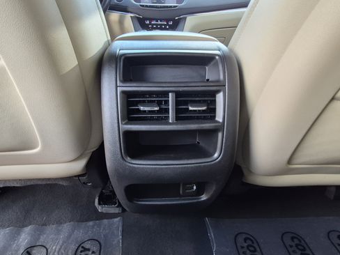 Used 2019 Cadillac XT5 FWD image 14