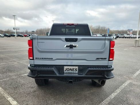 Used 2025 Chevrolet Silverado 2500 ZR2 w/ Technology Package image 5