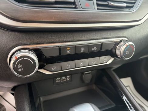 Used 2024 Nissan Altima 2.5 SV image 28