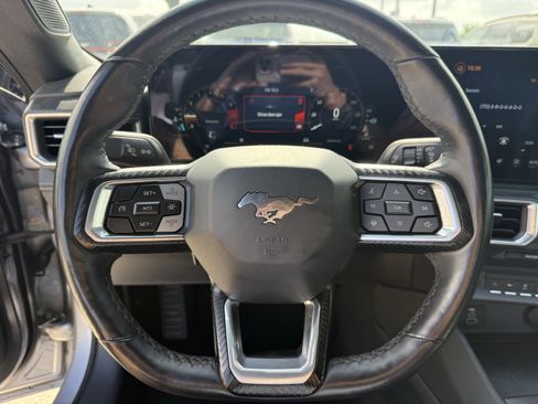 Used 2025 Ford Mustang Premium image 15