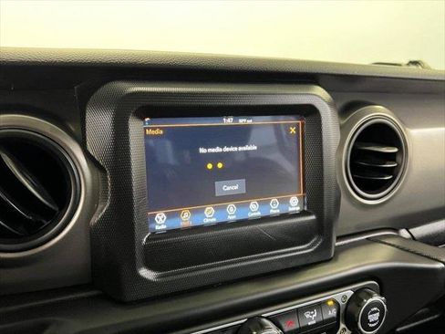 Certified 2023 Jeep Gladiator Sport image 29