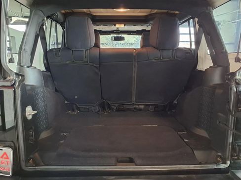 Used 2015 Jeep Wrangler Unlimited Sport w/ Connectivity Group AWD/4WD image 5