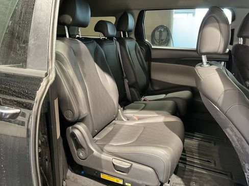 New 2026 Kia Carnival LXS FWD image 25