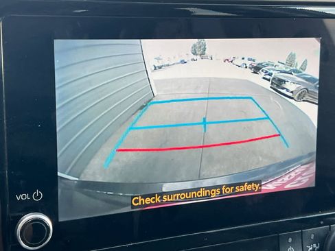 Used 2023 Toyota Highlander LE image 20