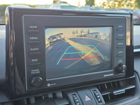 Used 2020 Toyota RAV4 XLE Premium image 28