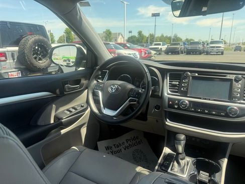 Used 2019 Toyota Highlander XLE AWD/4WD image 55