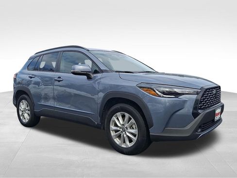 Used 2023 Toyota Corolla Cross LE image 1