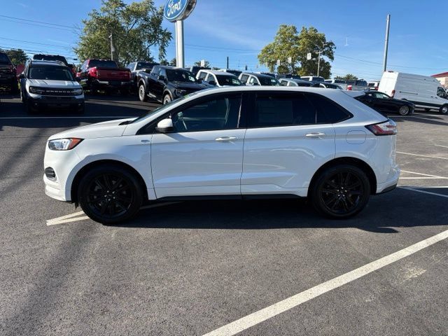 Certified 2022 Ford Edge ST-Line w/ Class II Trailer Tow Package AWD/4WD image 6