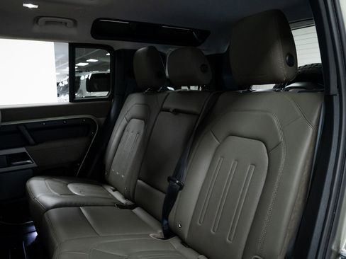 Used 2021 Land Rover Defender 110 SE image 20