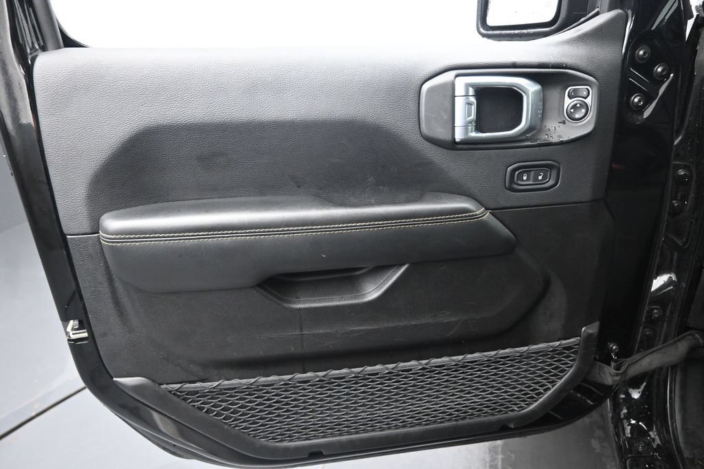 Used 2025 Jeep Wrangler Unlimited Sahara AWD/4WD image 25