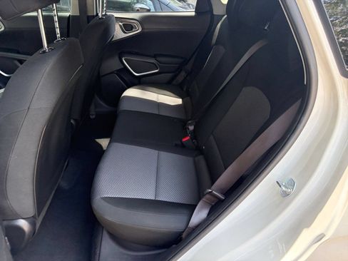 Used 2025 Kia Soul LX w/ LX Technology Package FWD image 34