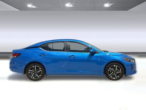 Used 2025 Nissan Sentra SV w/ All-Weather Package image 8