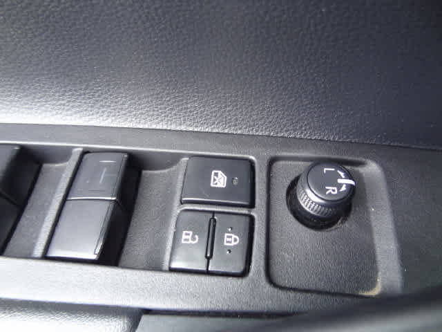 Certified 2025 Toyota Corolla Cross XLE FWD image 14