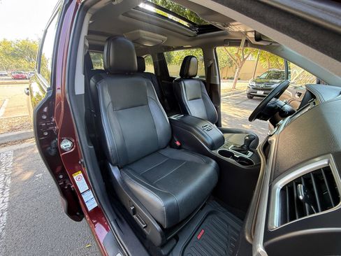 Used 2017 Toyota Highlander Limited w/ Preferred Accessory Package AWD/4WD image 16