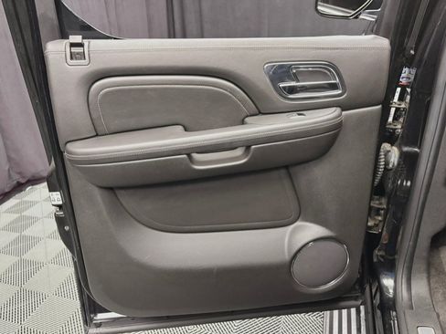 Used 2014 Cadillac Escalade ESV Platinum AWD/4WD image 26