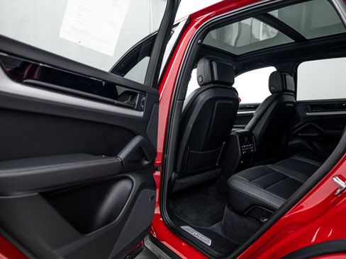 Certified 2025 Porsche Cayenne image 23