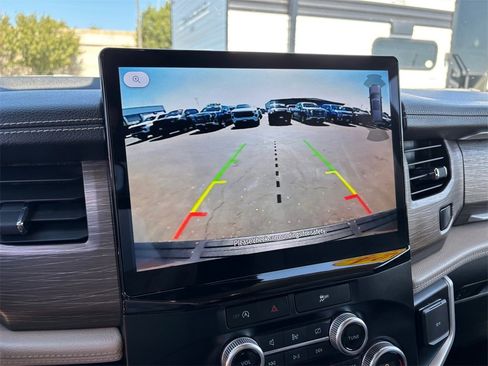 Used 2024 Ford Expedition Limited image 23