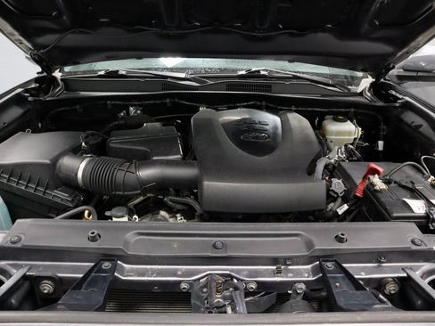 Used 2020 Toyota Tacoma TRD Off-Road w/ Technology Package image 16