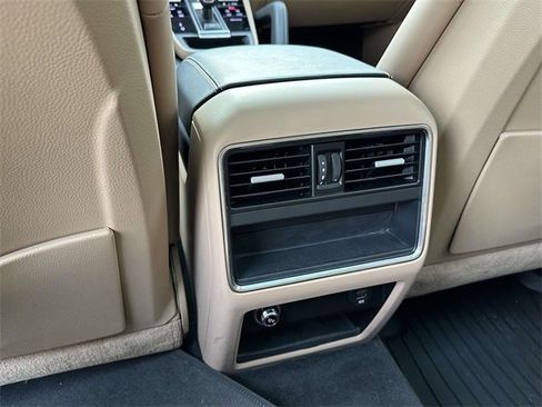 Used 2019 Porsche Cayenne E-Hybrid image 15