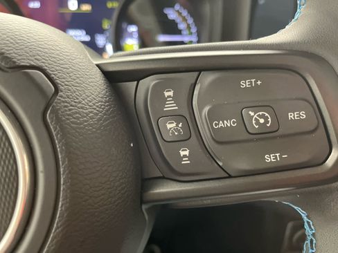 Used 2025 Jeep Wrangler Unlimited Rubicon 4xe w/ Safety Group AWD/4WD image 23