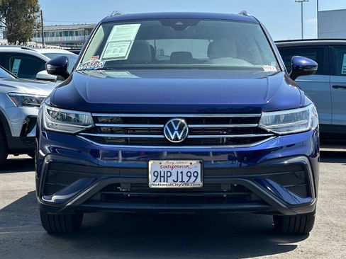 Used 2023 Volkswagen Tiguan SE w/ Panoramic Sunroof Package FWD image 9