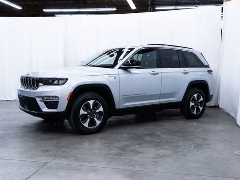 Used 2024 Jeep Grand Cherokee Limited 4xe AWD/4WD image 3