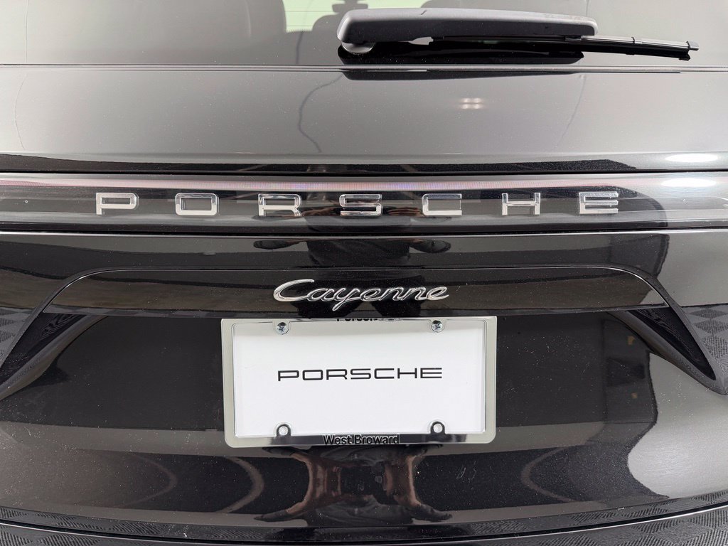 Certified 2023 Porsche Cayenne AWD/4WD image 15