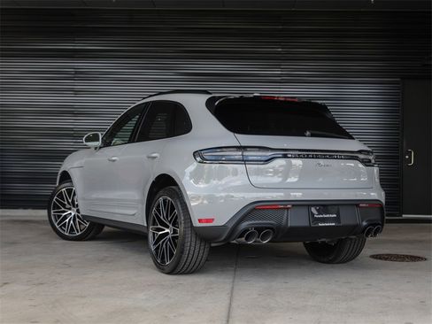 Certified 2025 Porsche Macan image 3