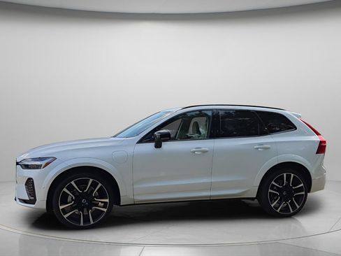 Used 2024 Volvo XC60 T8 Ultimate w/ Protection Package Premier AWD/4WD image 3