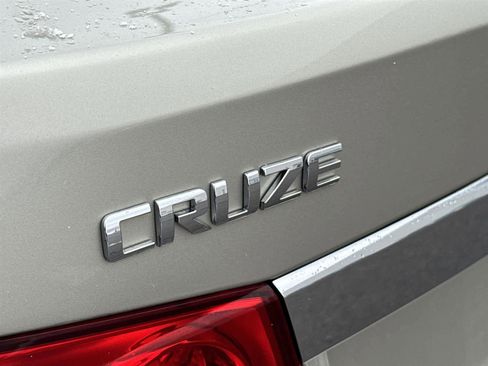 Used 2016 Chevrolet Cruze LT image 11