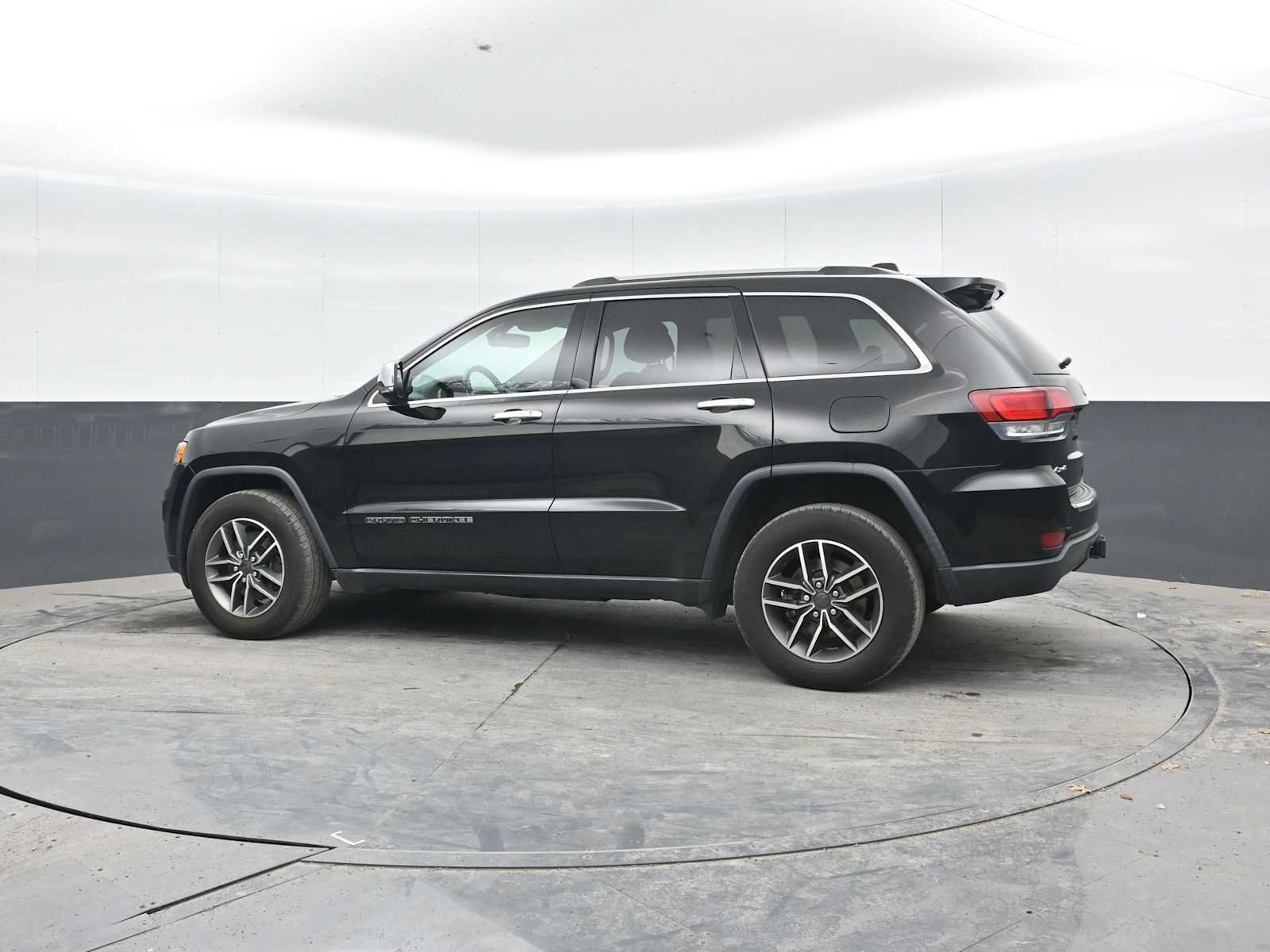 Used 2021 Jeep Grand Cherokee Limited w/ Trailer Tow Group IV AWD/4WD image 3